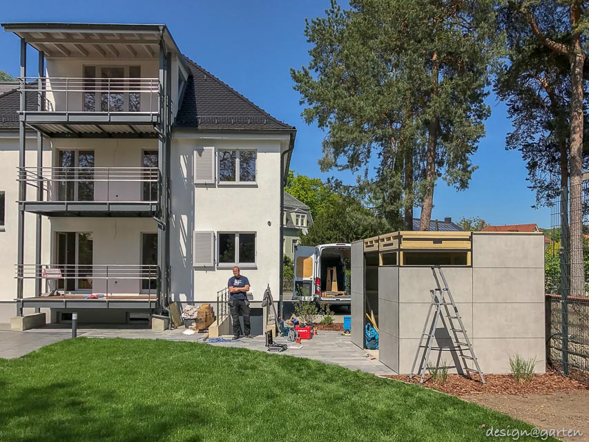 Des accents modernes dans un aspect béton apparent : la cabane de jardin Cube