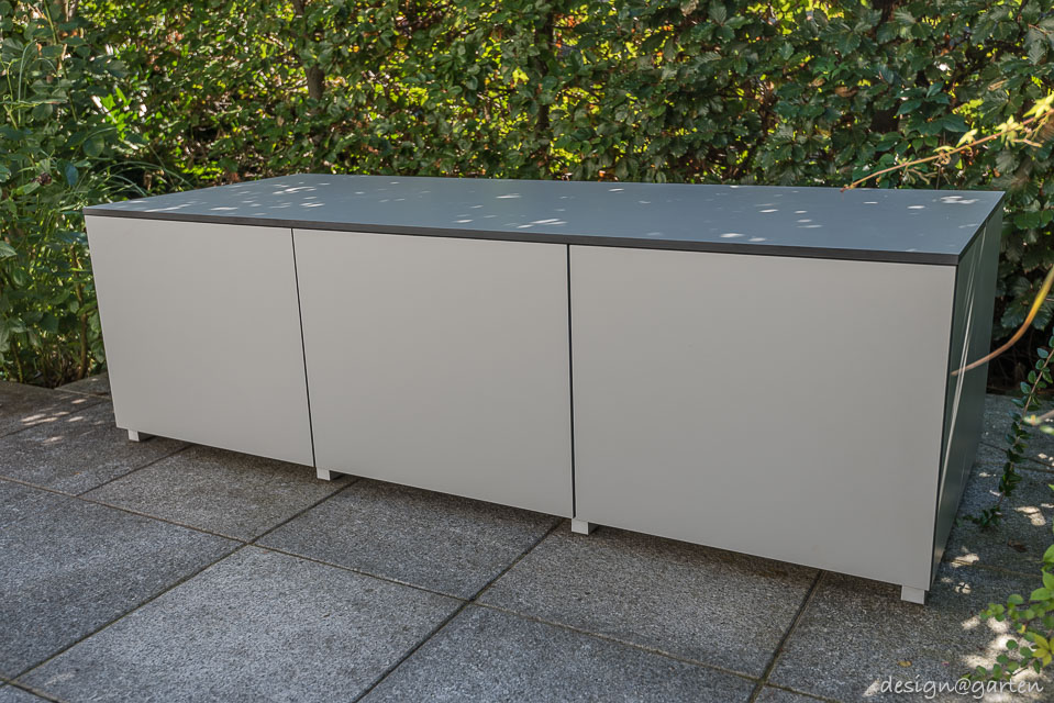 Le duo parfait pour la terrasse : solution sur mesure pour le rangement et l'assise