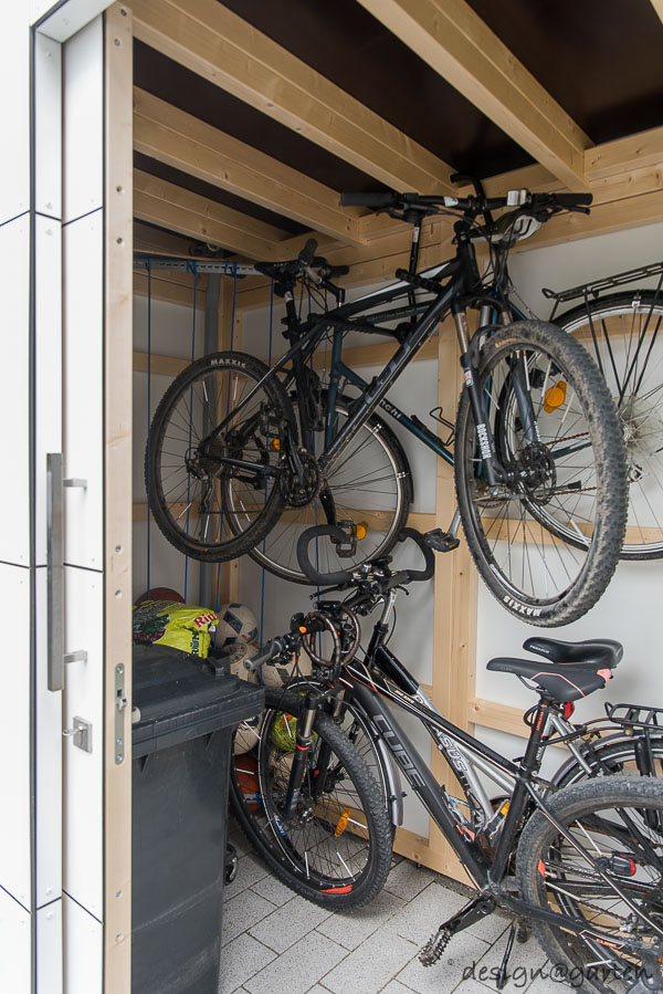 Gain de place : l'abri de jardin polyvalent en HPL