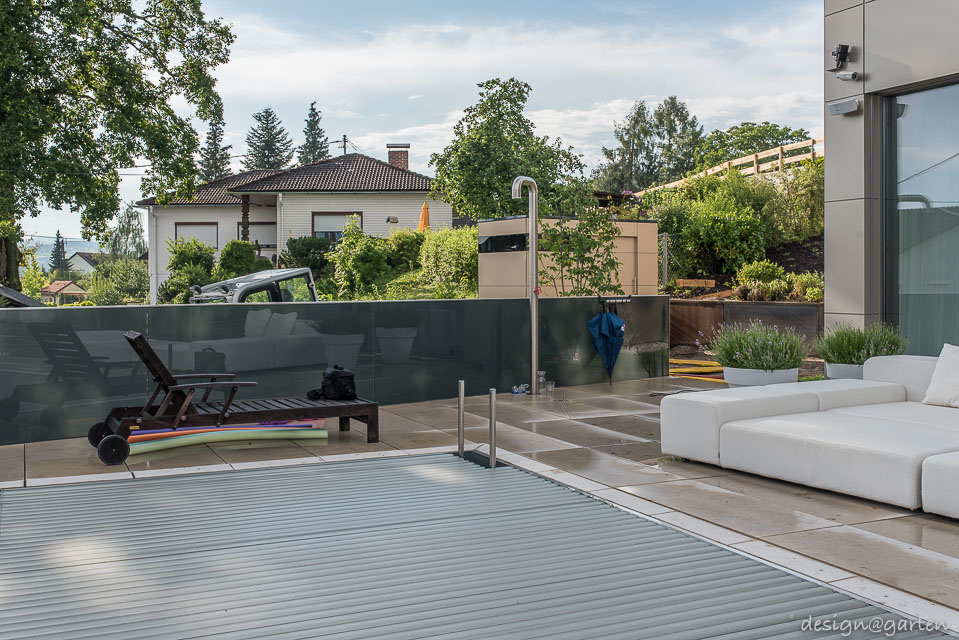 Une façade parfaitement harmonisée à Linz : un abri de jardin architectural répondant aux exigences les plus élevées