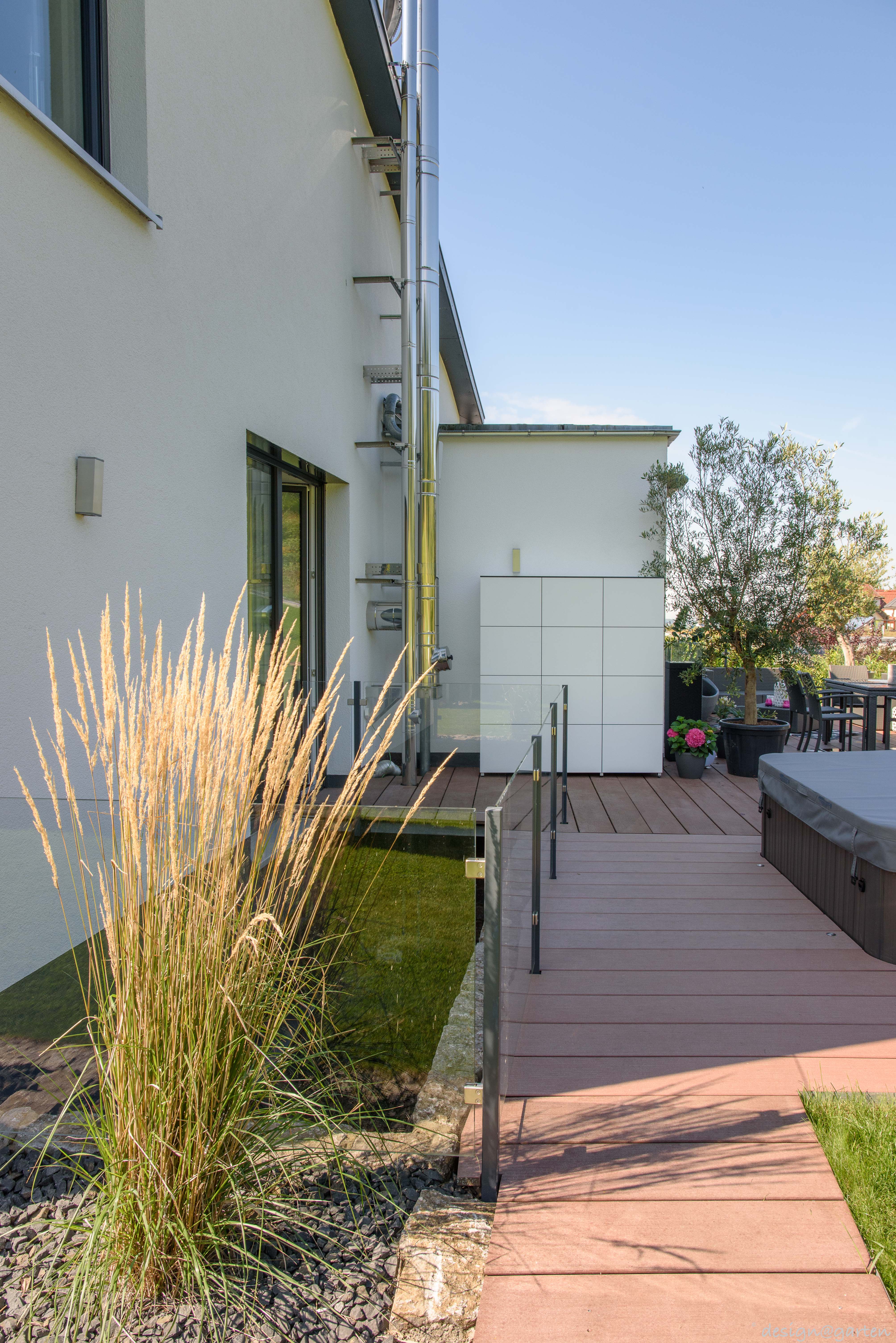 Optimisation de l'espace de rangement : armoire de jardin XXL pour coussins