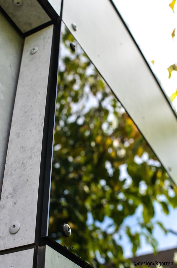 Minimalisme intemporel : l'abri de jardin moderne au look béton raffiné