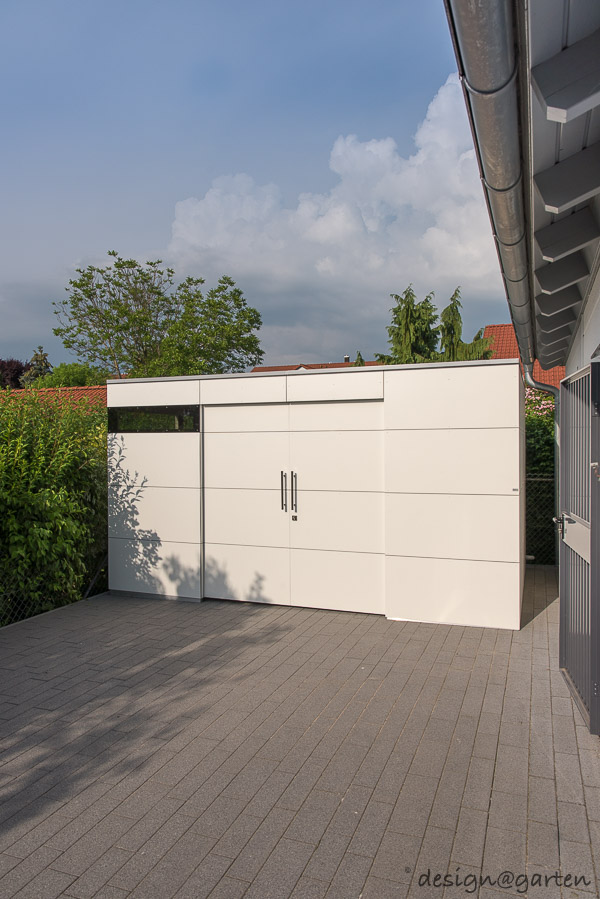 Solution d'aménagement sur mesure : élégant abri de jardin en HPL