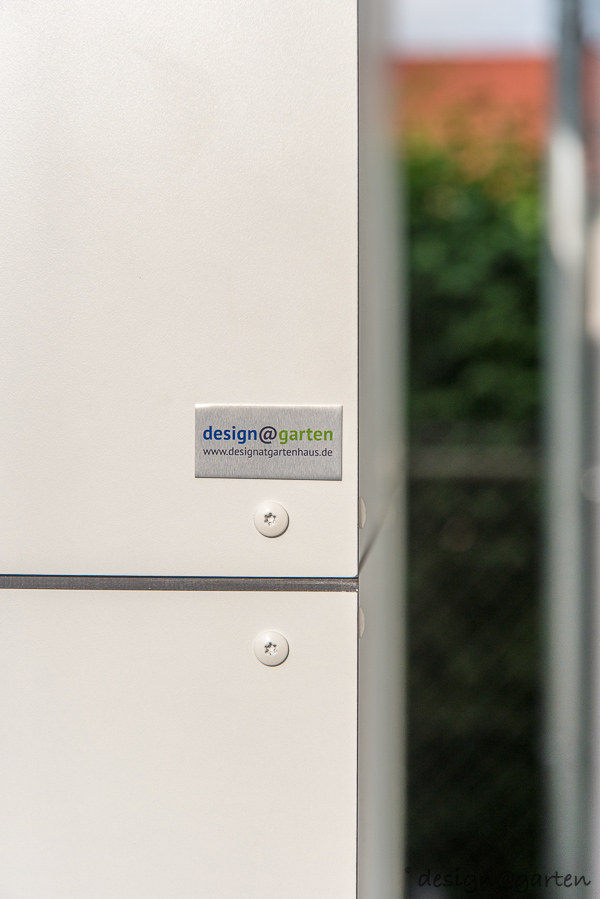 Solution d'aménagement sur mesure : élégant abri de jardin en HPL