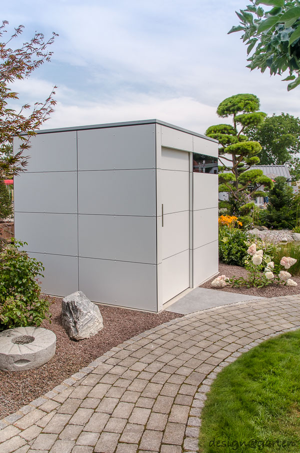 Abri de jardin minimaliste à Donauwörth : un exemple pour l'aménagement moderne des jardins