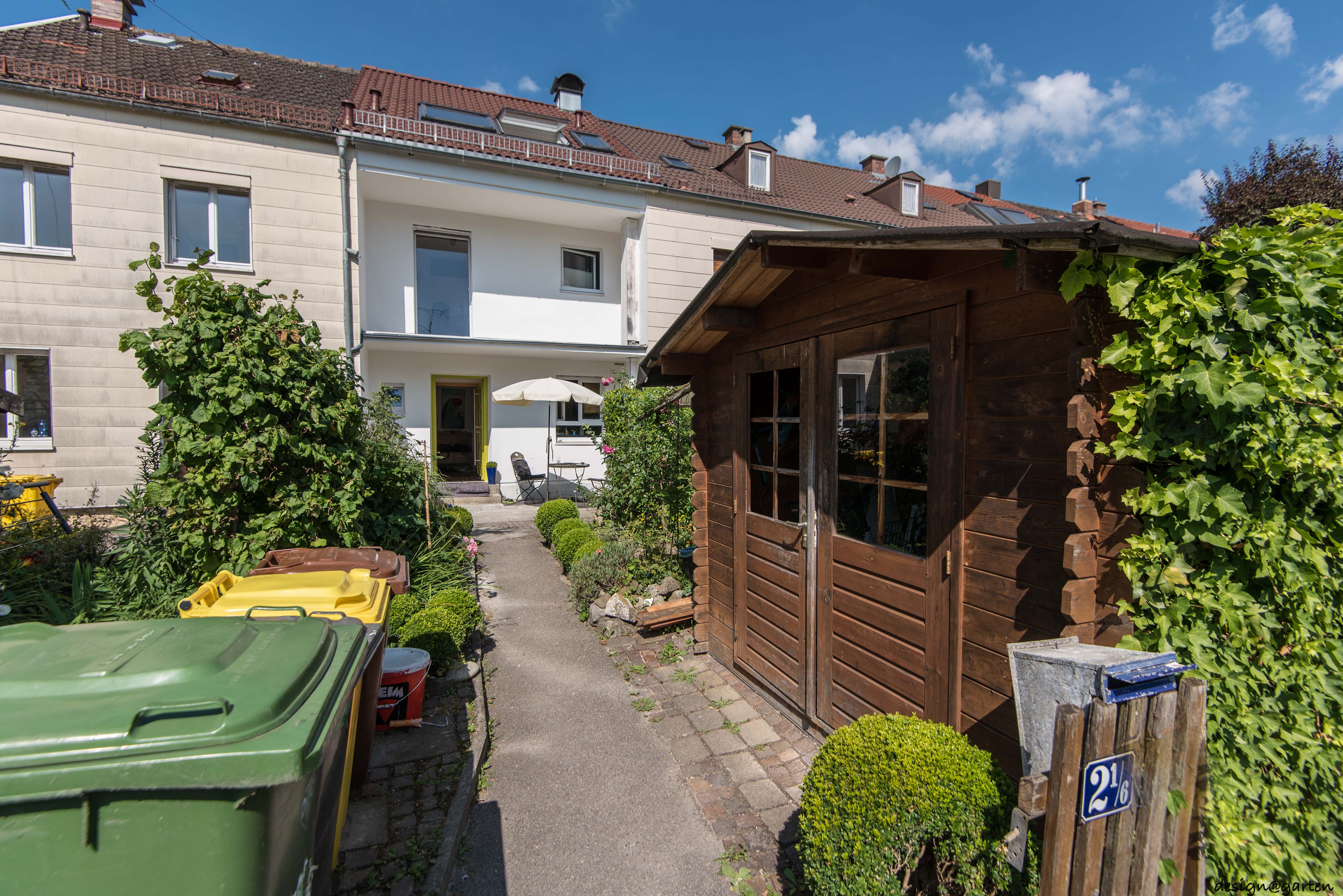 Le garage à vélos moderne en French Walnut
