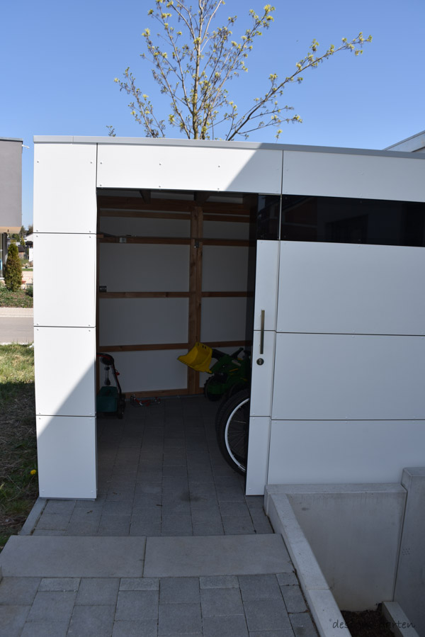 Efficacité maximale de l'espace : abri de jardin moderne sur mesure avec plan personnalisé