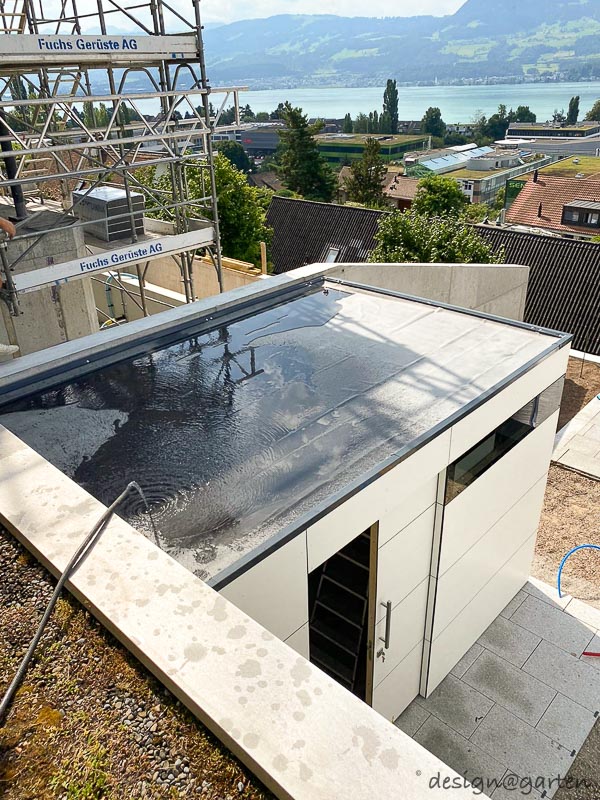 Abri de jardin cubiste à toit plat, solution double au bord du lac de Zurich
