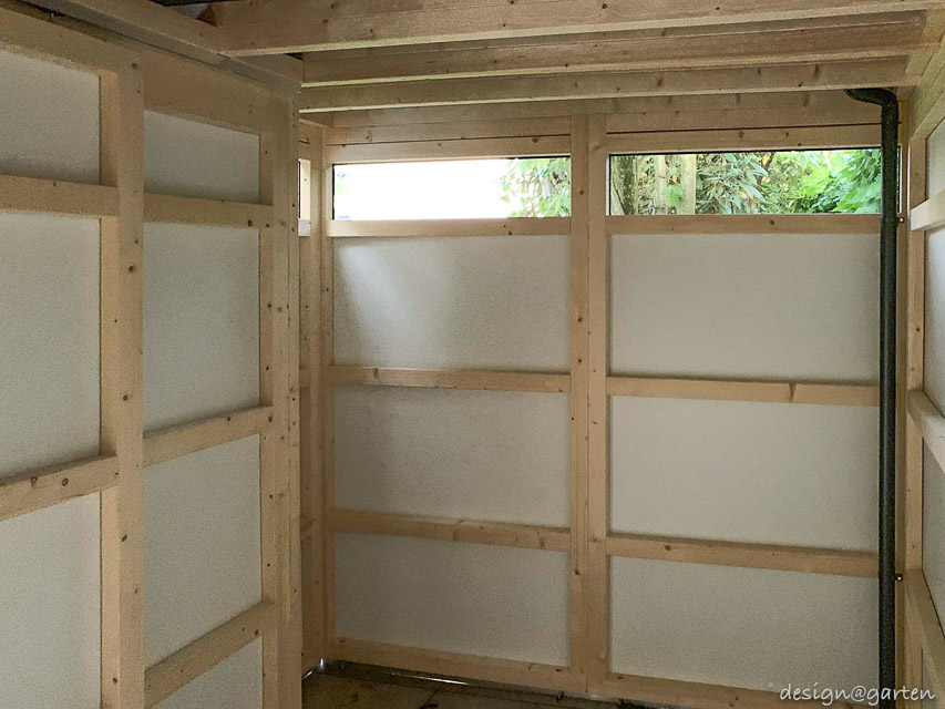 Pool house moderne avec avant-toit