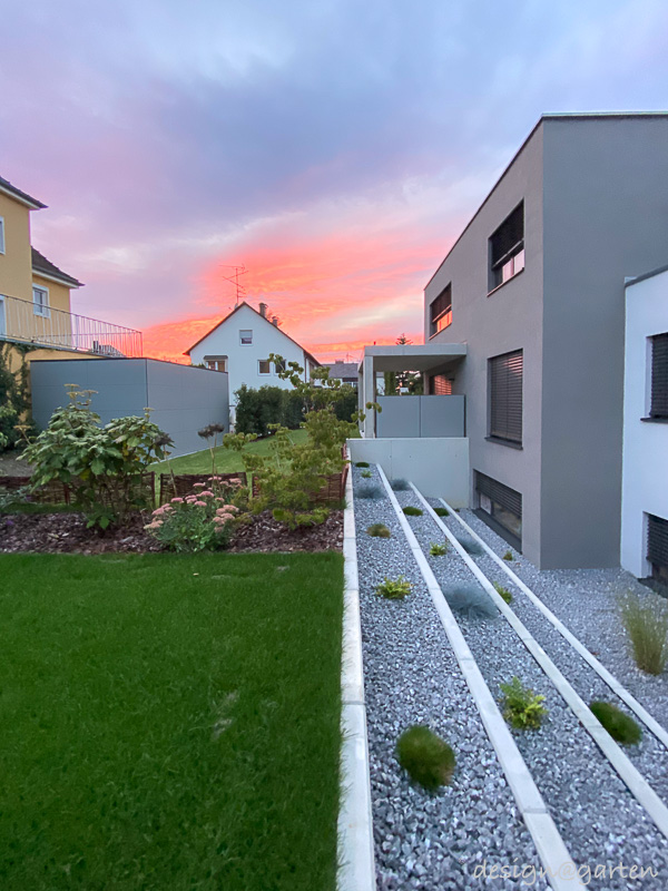 Abri de jardin minimaliste avec toit plat – quand l'architecture rencontre l'espace de rangement