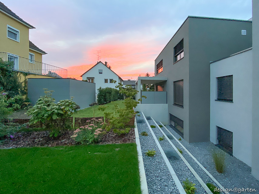 Abri de jardin minimaliste avec toit plat – quand l'architecture rencontre l'espace de rangement