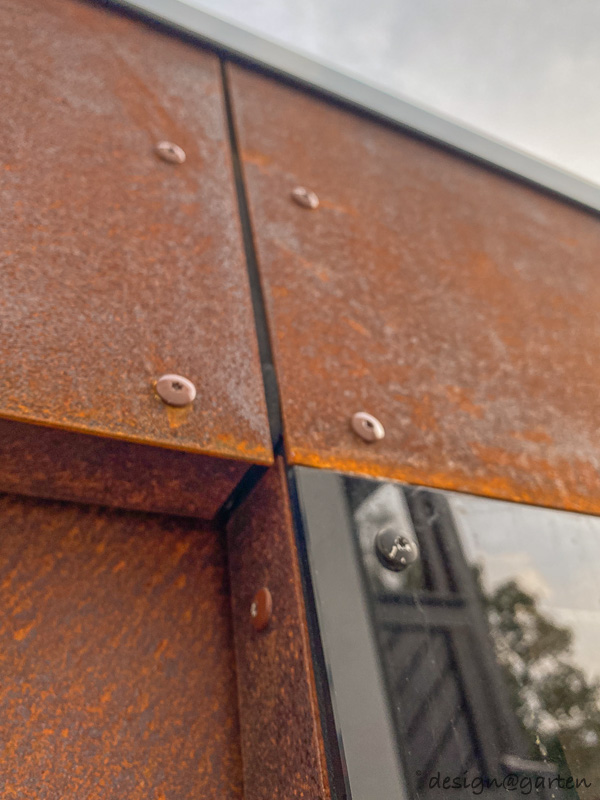 Abri de jardin Cube en acier Corten – Objet design sur mesure pour le jardin