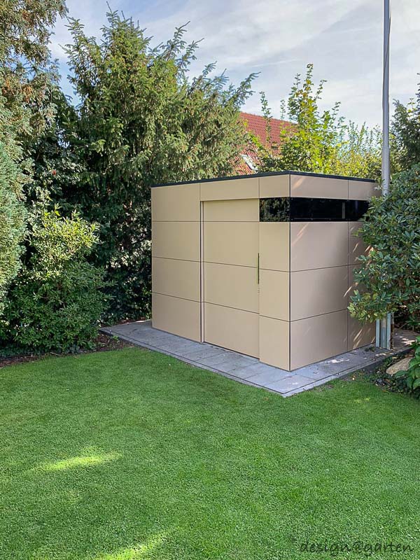 Osez la couleur : l'abri de jardin comme élément décoratif phare