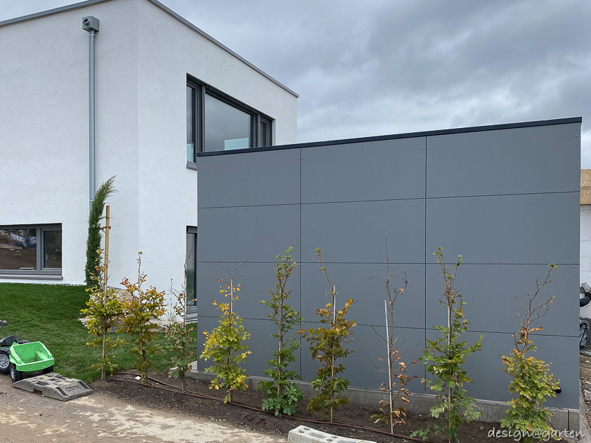 Abri de jardin épuré pour une architecture moderne : efficacité et protection contre les intempéries