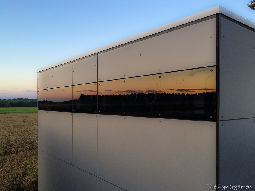 Multifonctionnalité au bord du bassin : le grand local technique de piscine polyvalent