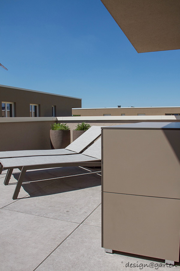 Solution de rangement harmonieuse pour terrasses de toit exclusives