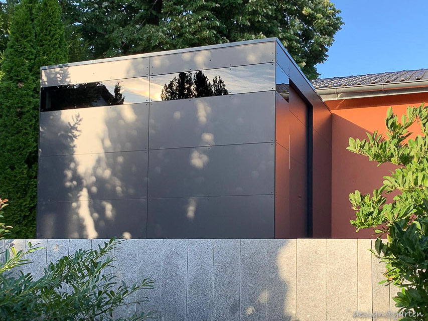 Accent architectural dans un environnement en terrasses : intégration parfaite sur plusieurs niveaux