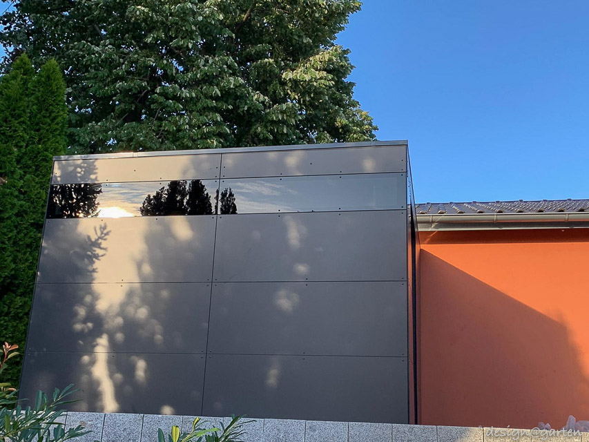 Accent architectural dans un environnement en terrasses : intégration parfaite sur plusieurs niveaux