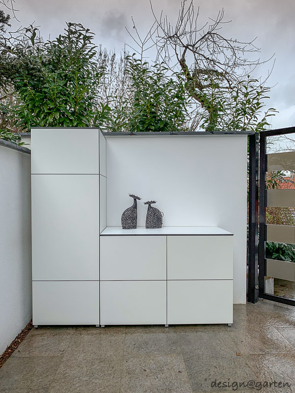 Armoire de terrasse sans entretien : rangement parfait pour les outils et accessoires de jardinage