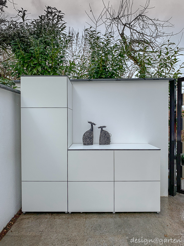 Armoire de terrasse sans entretien : rangement parfait pour les outils et accessoires de jardinage