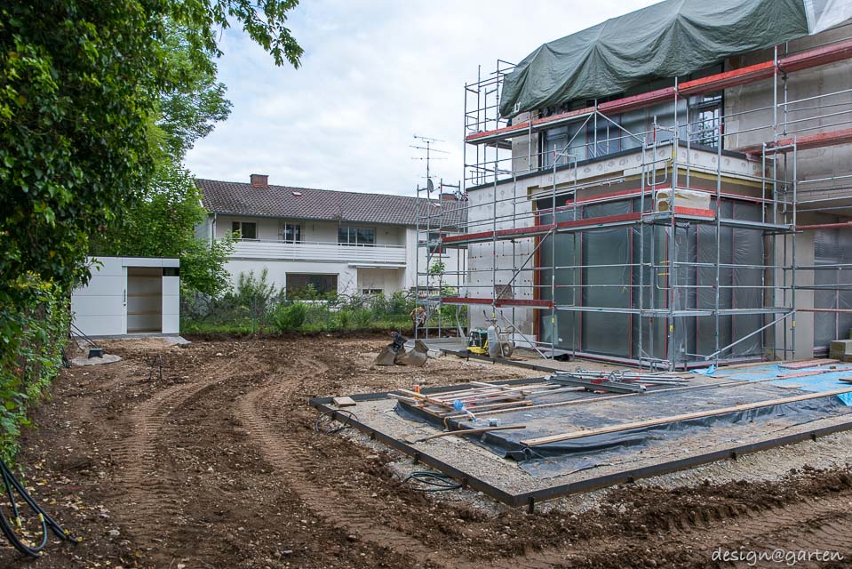 Abri de jardin moderne avec ossature en bois apparente