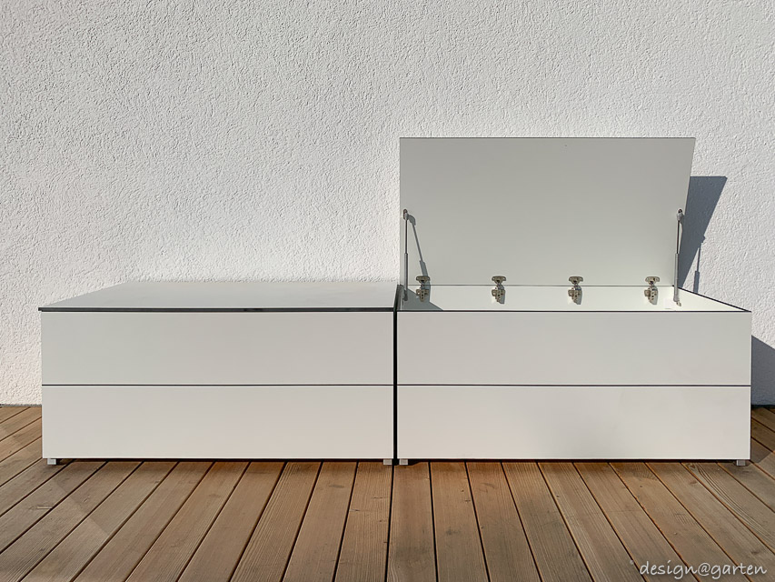 Travail de précision en pente : espace jardin sur mesure avec compensation de niveau intégrée