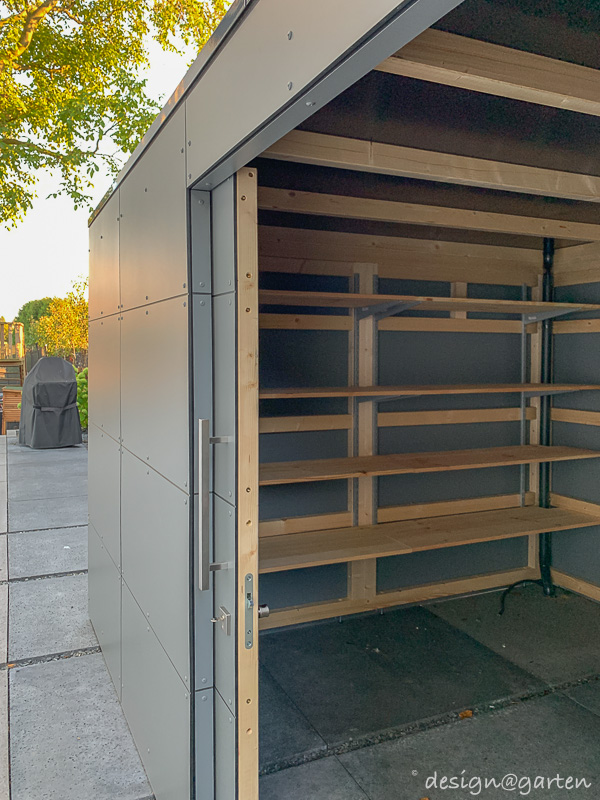 Abri de jardin avec rangement pour le bois : une solution architecturale dans le style Bauhaus