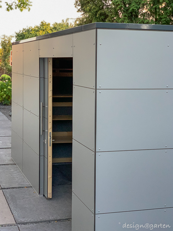 Abri de jardin avec rangement pour le bois : une solution architecturale dans le style Bauhaus