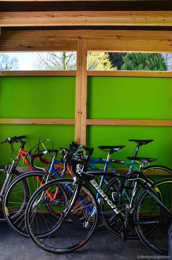 La sécurité rencontre les couleurs vives : l'abri de jardin moderne à toit plat