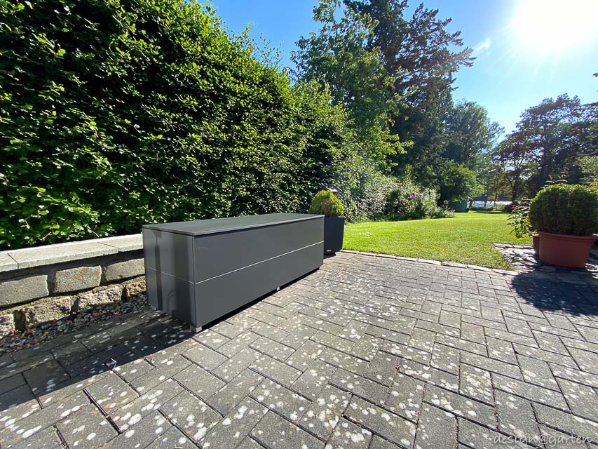 Banc sur mesure résistant aux intempéries : élément de design fonctionnel pour la terrasse