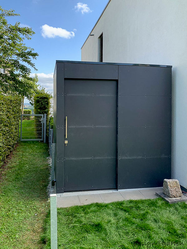 Abri de jardin exclusif avec double porte coulissante : efficacité maximale de l'espace sur mesure