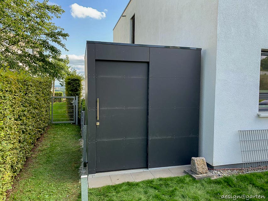 Abri de jardin exclusif avec double porte coulissante : efficacité maximale de l'espace sur mesure