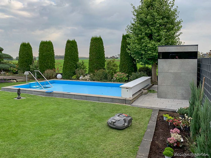 Pool house au décor Empire Slate avec vitrage d'angle