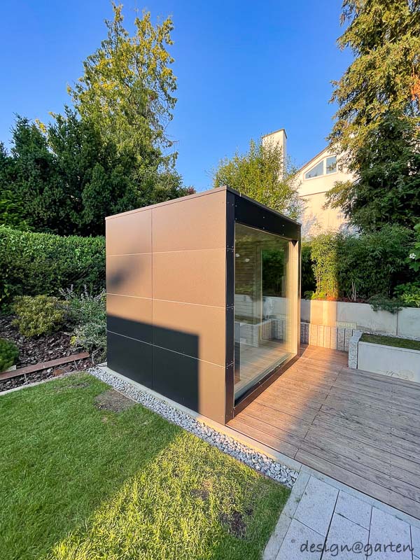 Sauna de jardin design avec vitrage panoramique à Augsbourg