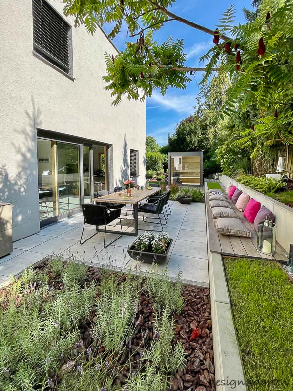 Sauna de jardin design avec vitrage panoramique à Augsbourg