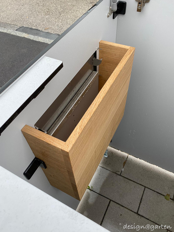 Abri poubelles  en HPL pour 4 poubelles de 240 litres avec boîte aux lettres et boîte à colis