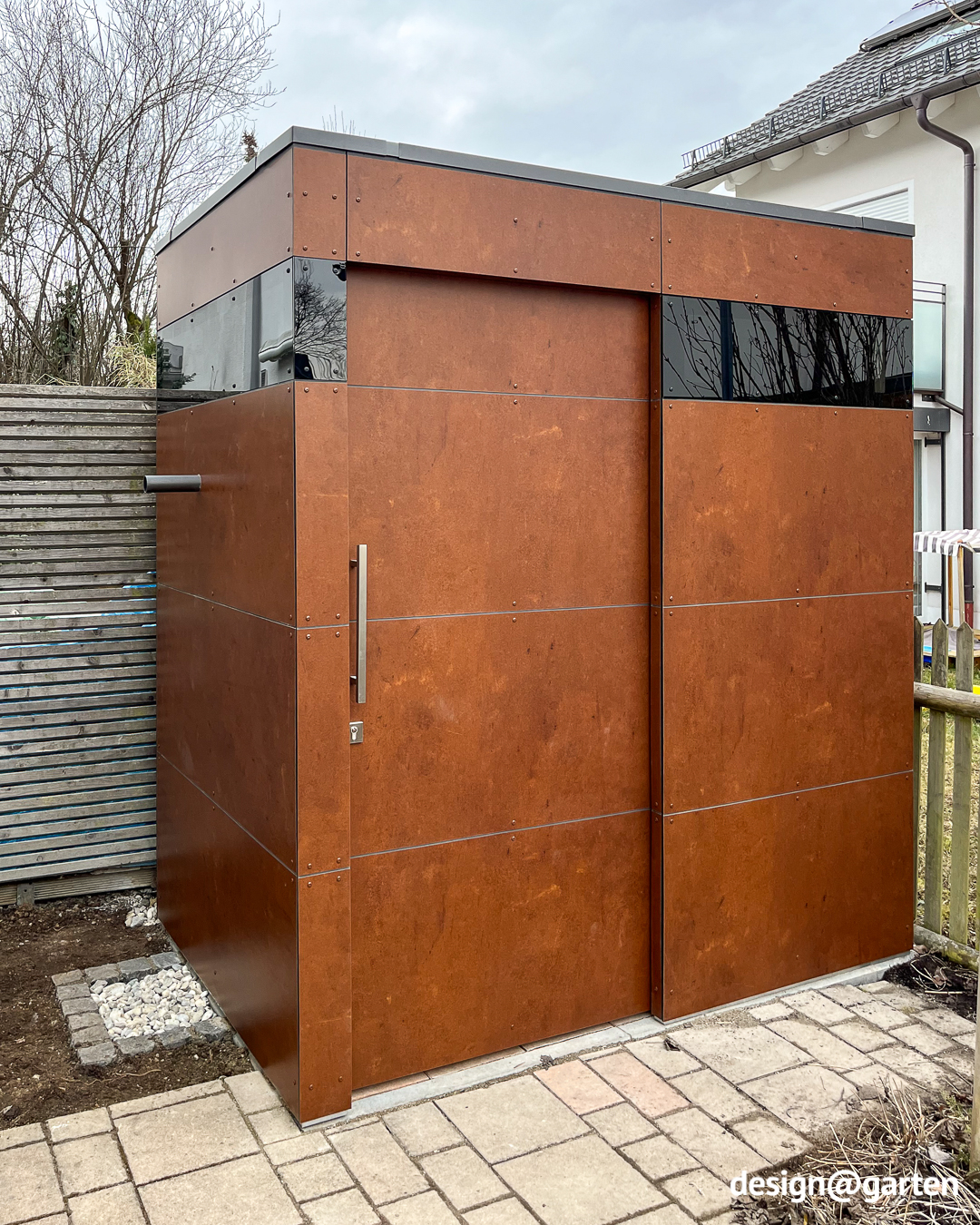 Abri de jardin en acier Corten de TRESPA-HPL