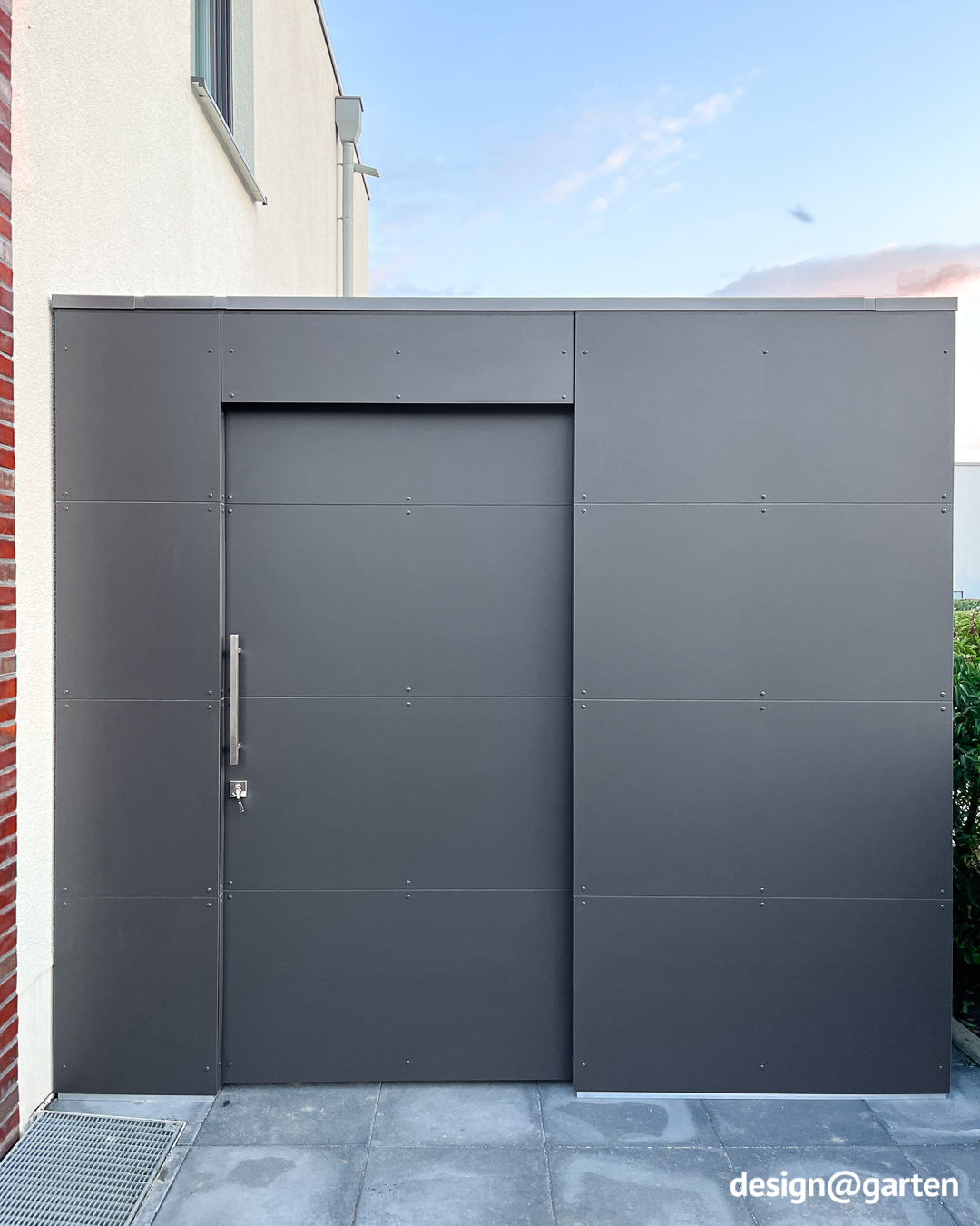 Abri de jardin sur mesure avec passage et deux portes