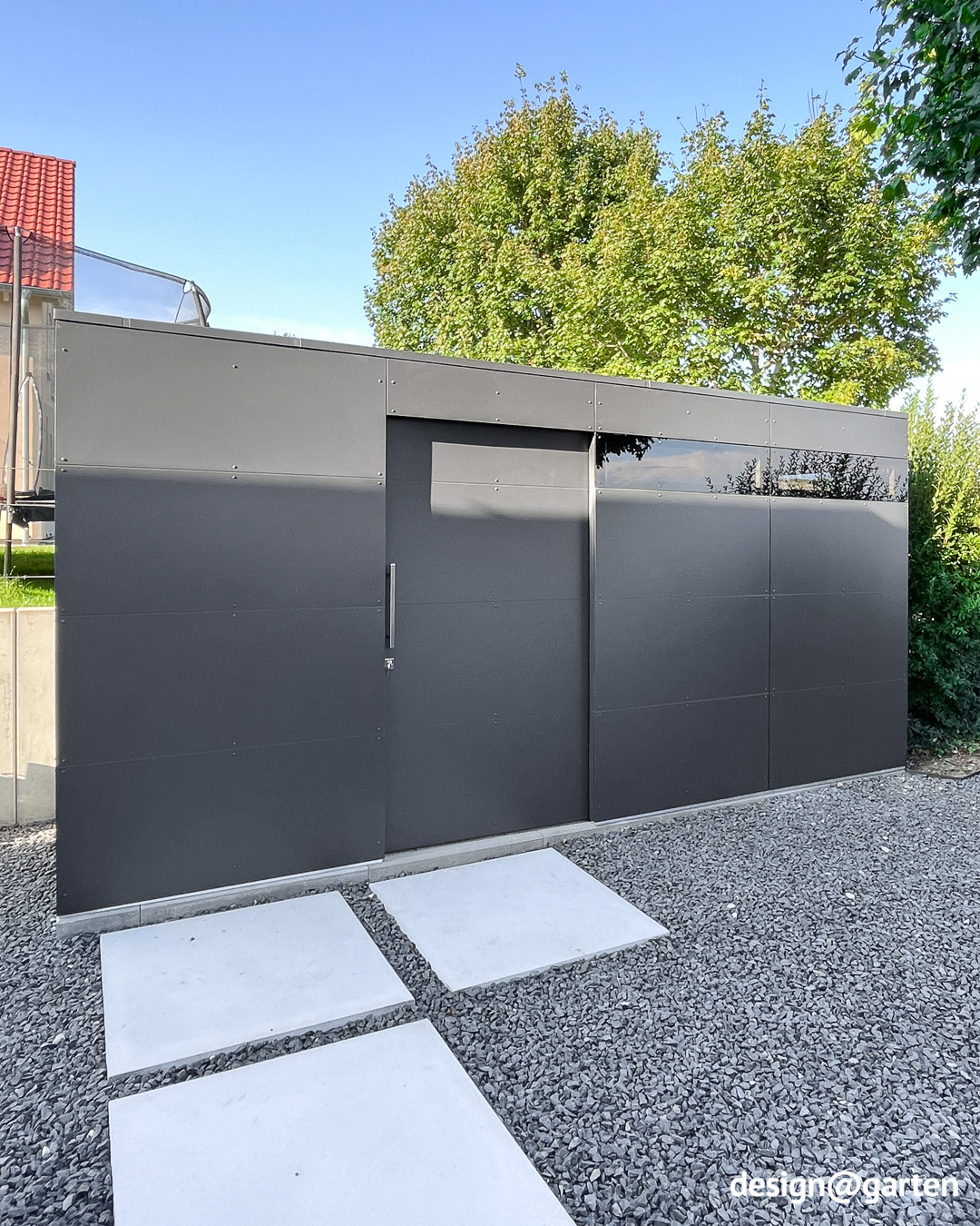 Abri de jardin moderne sur mesure, couleur anthracite