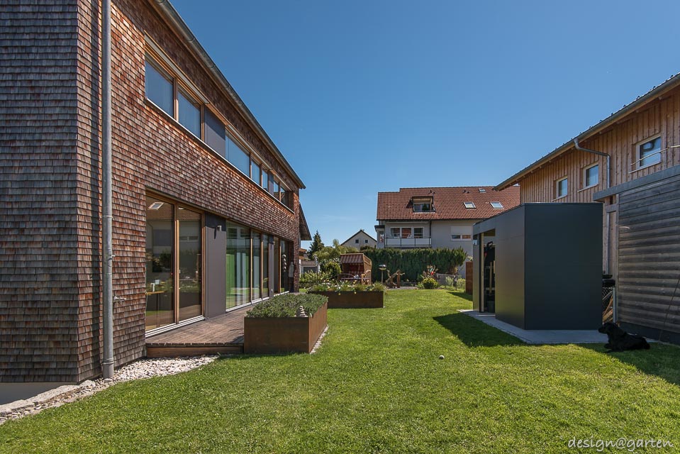 Contraste élégant : l'abri de jardin moderne Cube