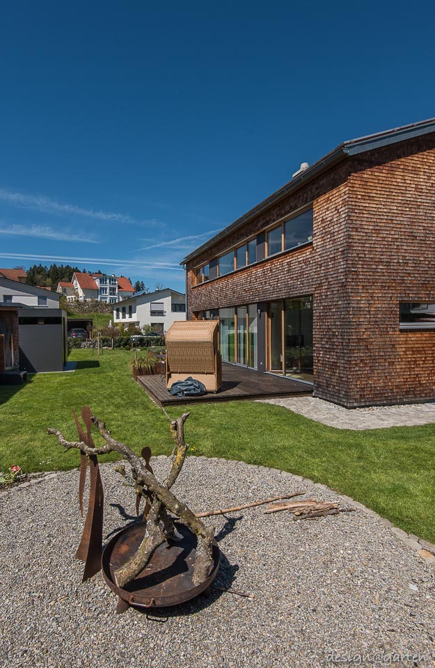 Contraste élégant : l'abri de jardin moderne Cube