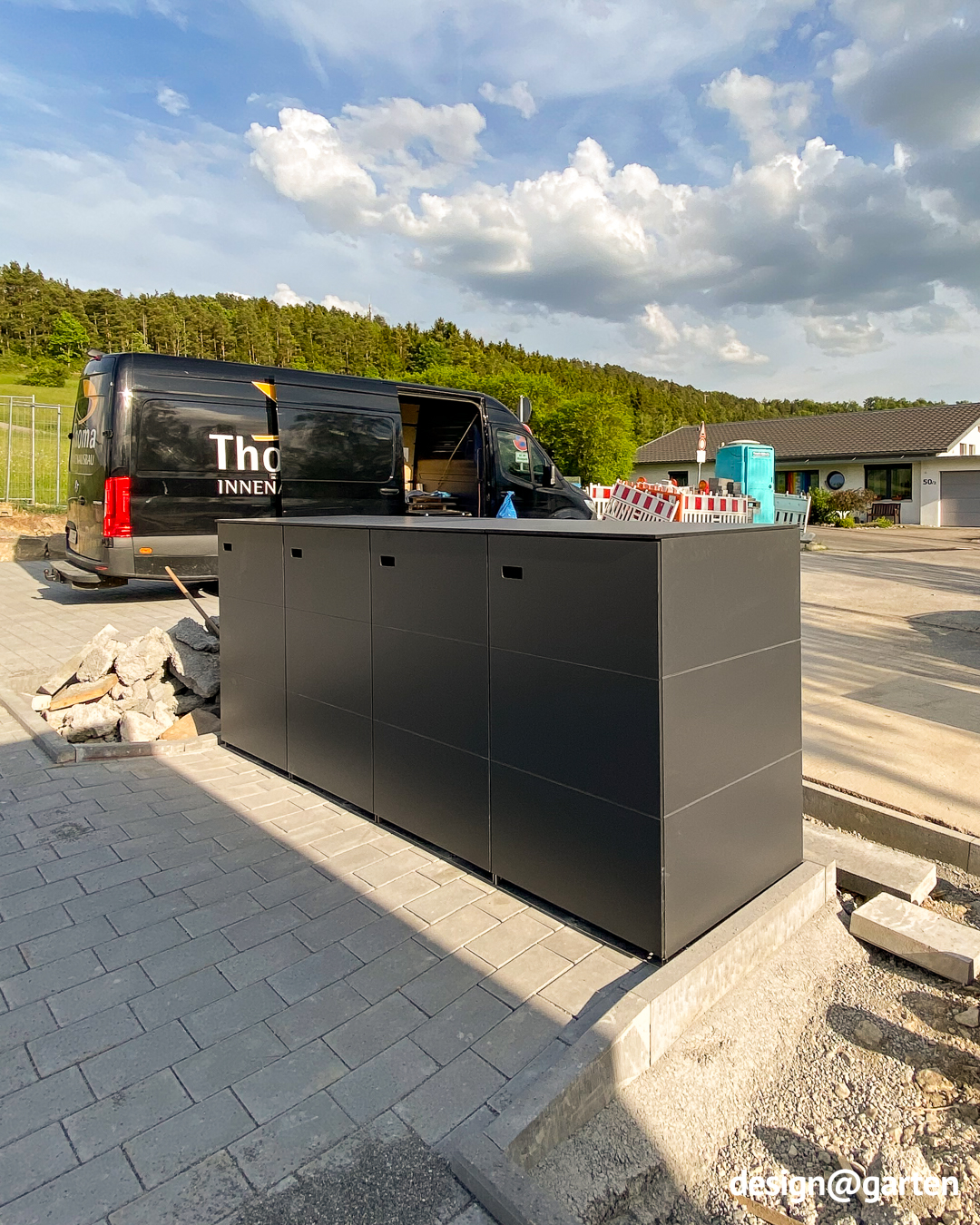 Abri moderne pour 4 poubelles, couleur anthracite