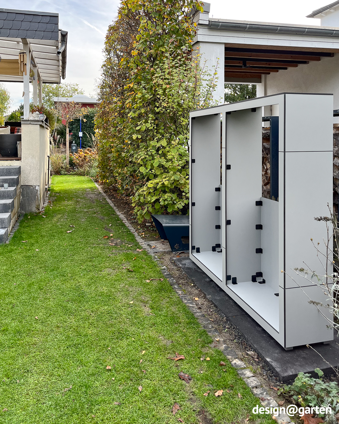 Rangement à bois extra large en gris clair (260 cm) – fonctionnel et esthétique