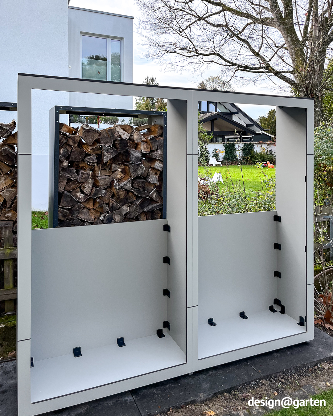 Rangement à bois extra large en gris clair (260 cm) – fonctionnel et esthétique