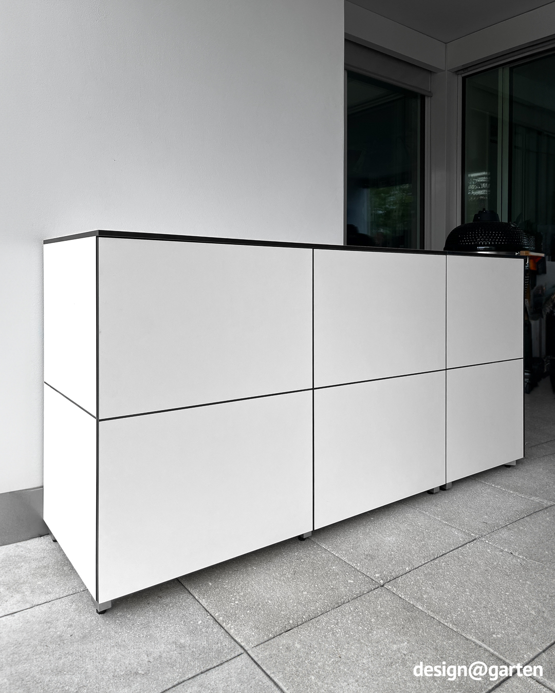 Armoire d'extérieur modulaire sous forme de buffet d'angle blanc