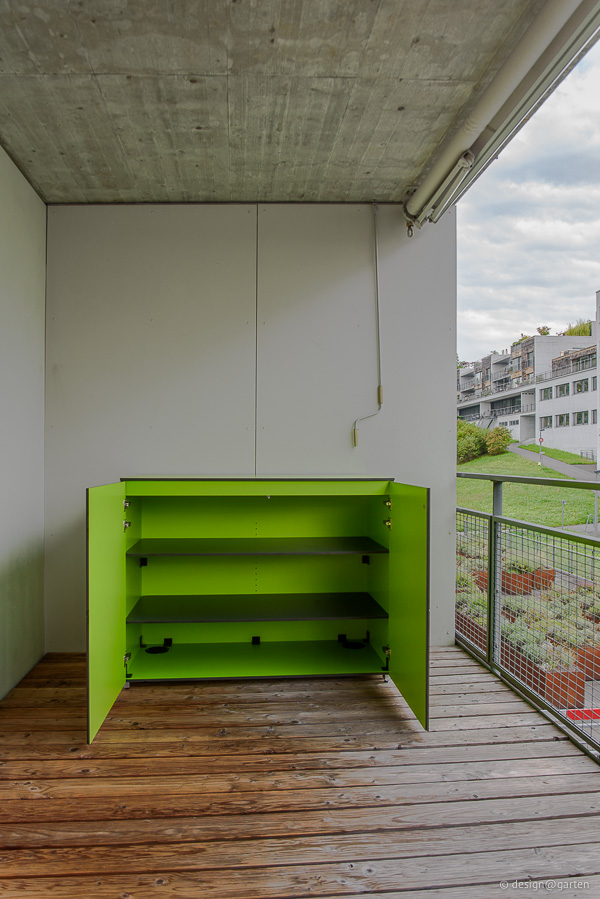 Une touche de couleur bien pensée : l'armoire de rangement moderne pour balcon