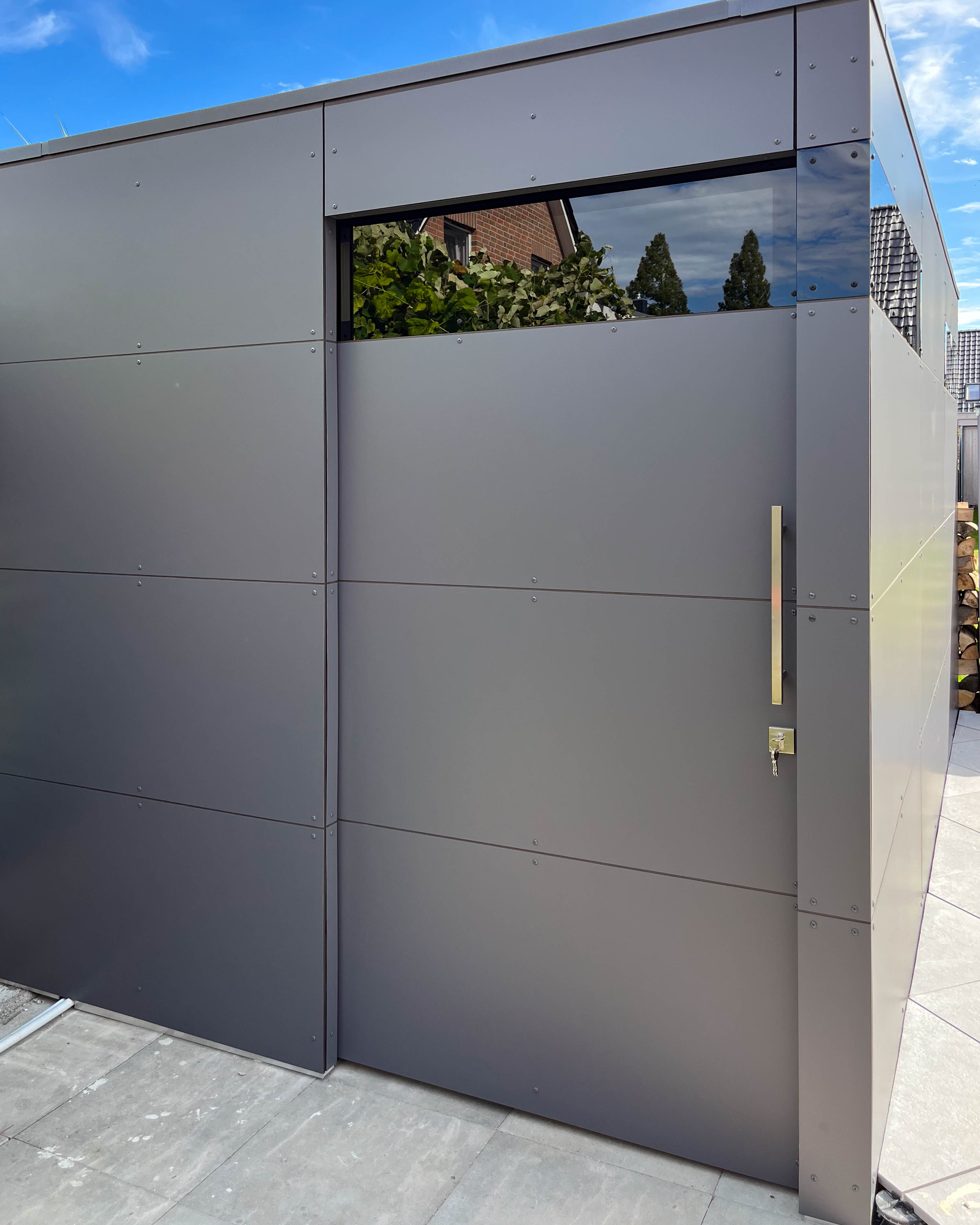 Deux abris de jardin design : un double espace de rangement