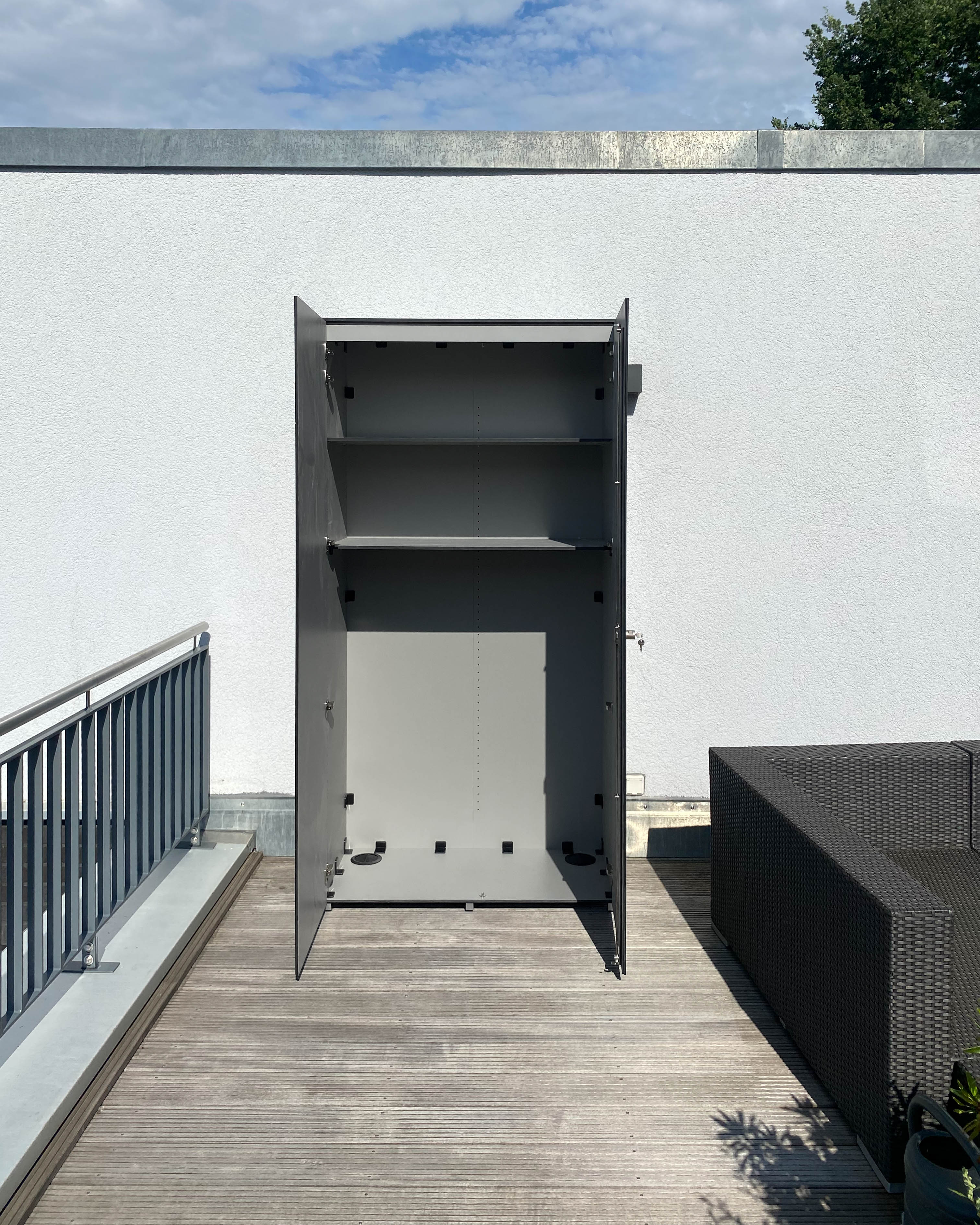 Armoire de terrasse design gris clair en HPL