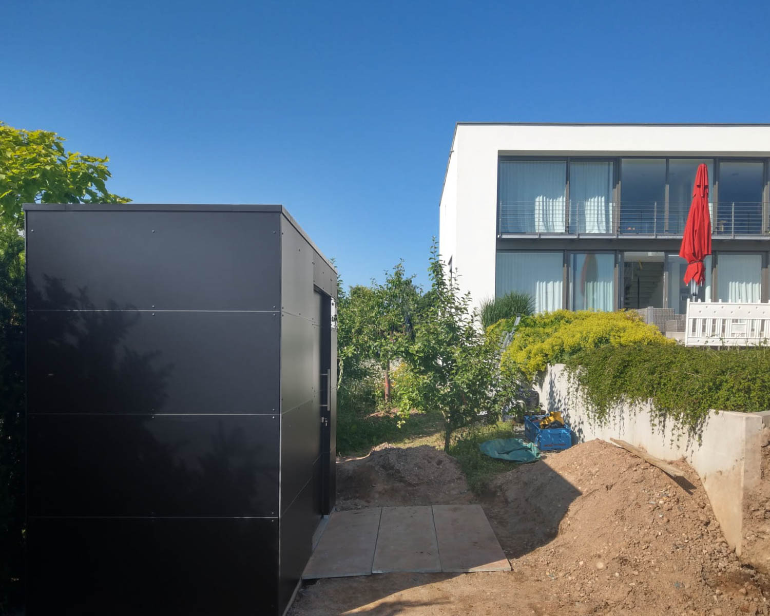 Abri de jardin sur mesure en Espagne – solution moderne en HPL