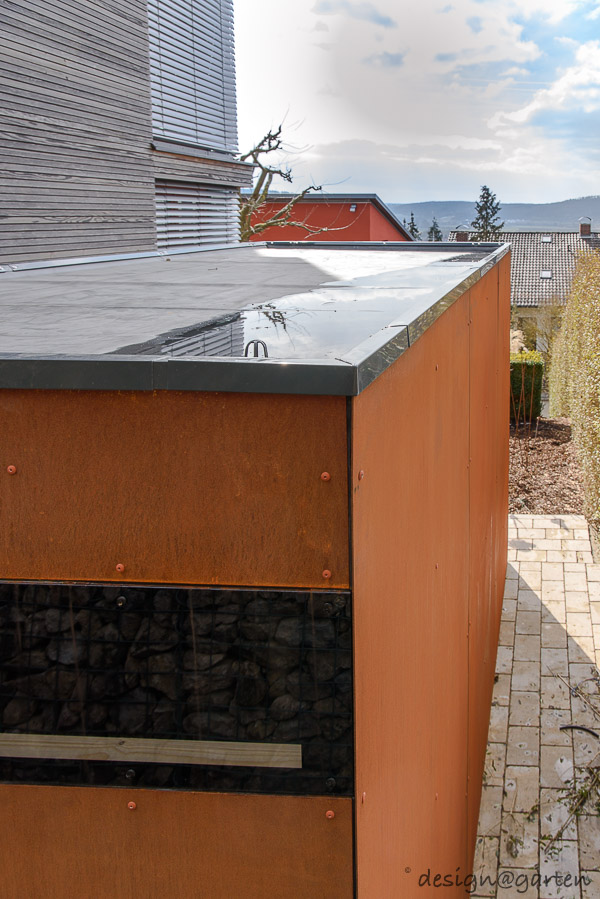 Une esthétique intemporelle dans le jardin : l'abri de jardin moderne en acier Corten